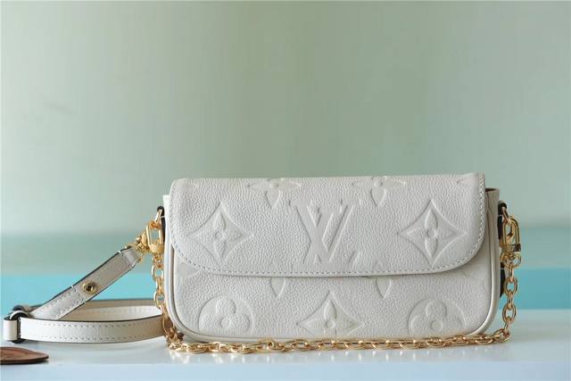 Top-Tier Original Factory M82210 M81911 Wallet On Chain Ivy Handbag Crafted From