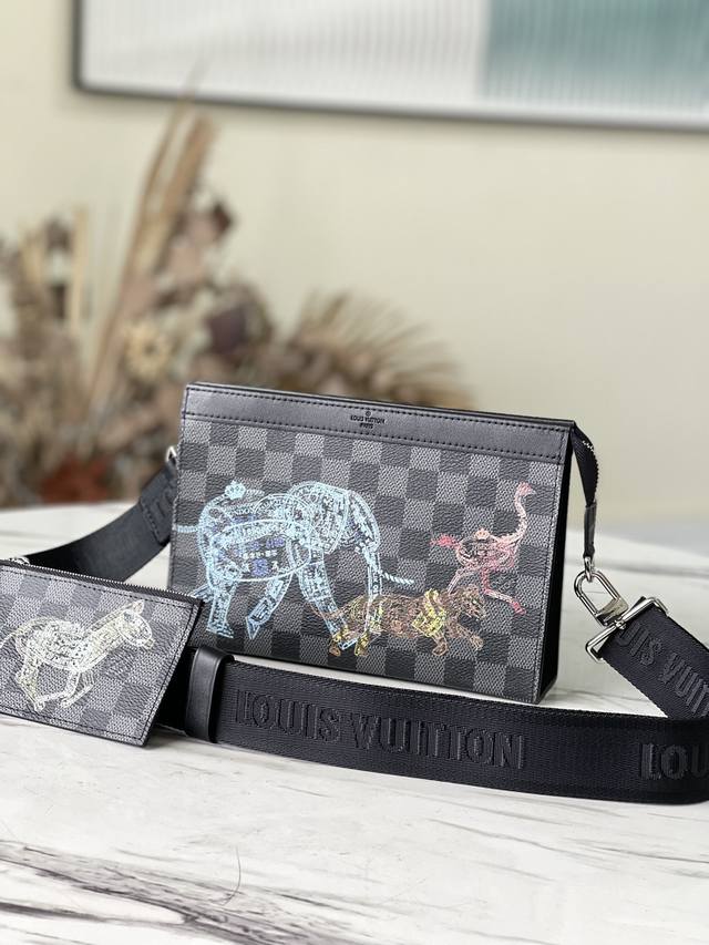 Top-Tier Authentic N6 8 This Gaston Wearable Wallet Handbag Is Crafted From Dami