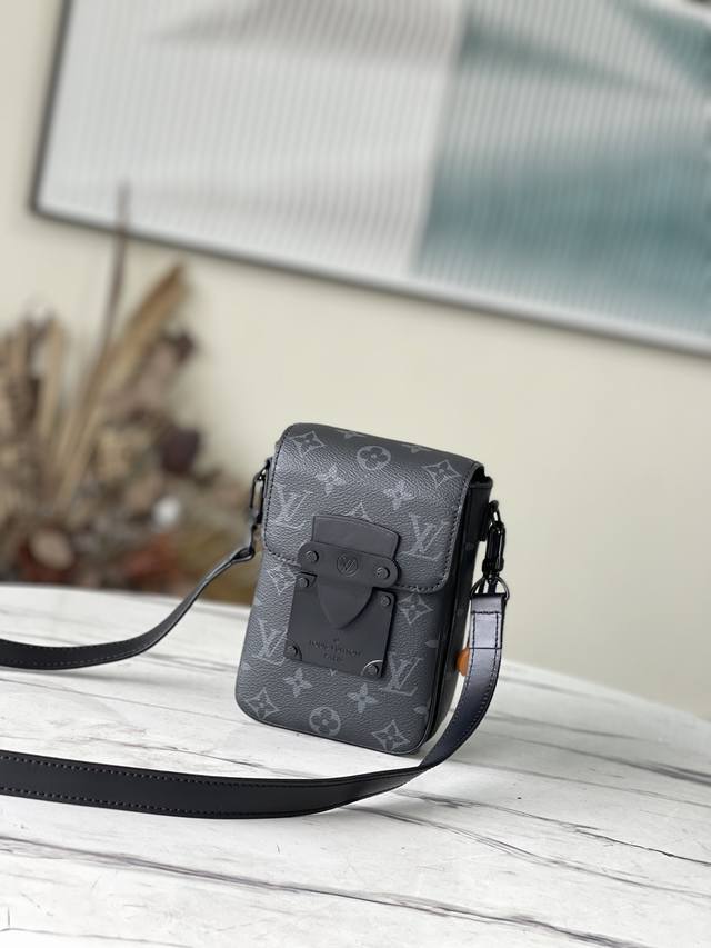 Top-Tier Original M81522 Black Flower New S-Lock Vertical Wearable Wallet The Ic