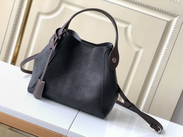 Top-Tier Original Factory M54359 Black Hina Small Handbag With A Dual-Design Str