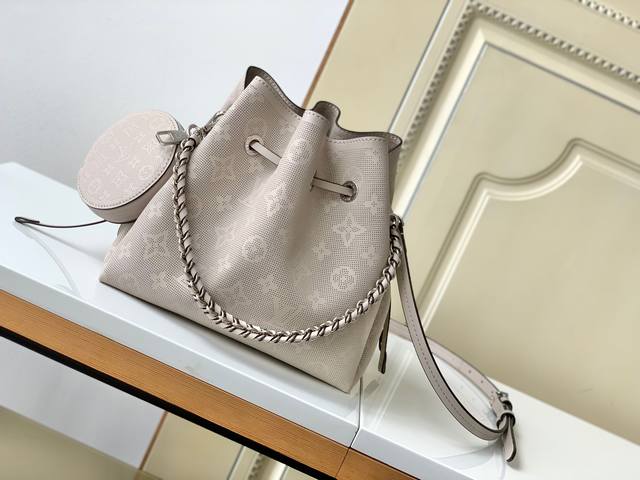 Top-Tier Original Factory This Bella Bucket Bag With A Coin Purse Is Crafted Fro