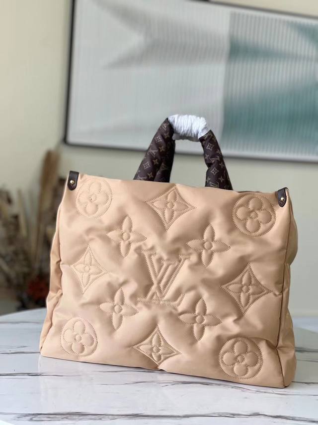 Premium Original M59007 M59005 This Onthego Large Handbag Is Crafted From Econyl