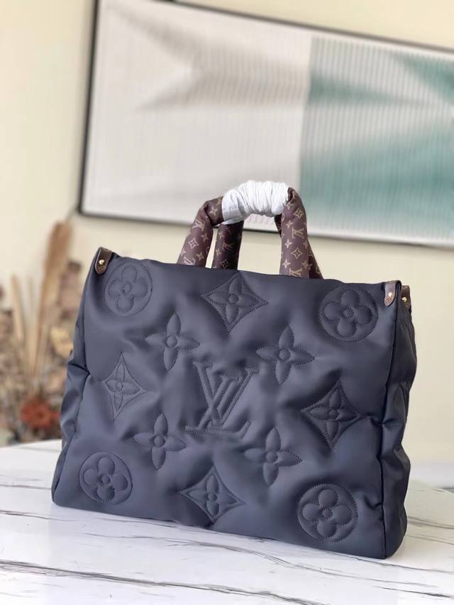 Top-Tier Authentic M59005 M59007 This Onthego Large Handbag Is Crafted From Econ