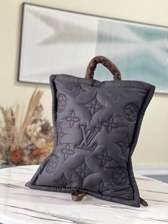 Top-Tier Authentic M58981 Pillow Series Backpack Made From 100% Recycled Nylon E