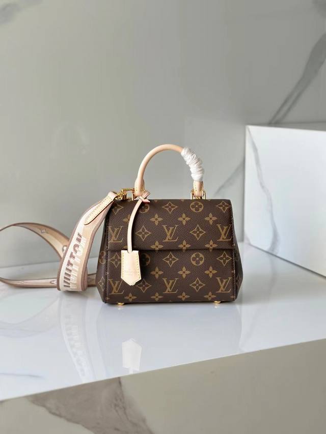 Top-Tier Authentic M46055 Handbag With A Timeless Structure And Silhouette. The