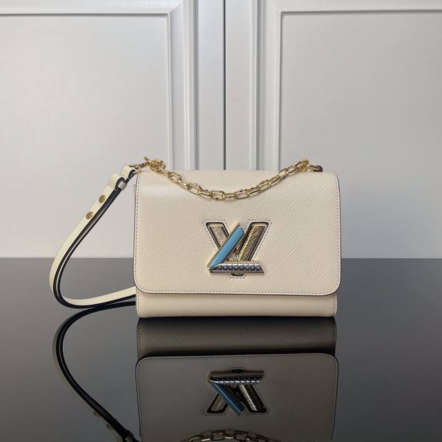 Top-Tier Original M21031 White This Medium-Sized Twist Handbag Incorporates Synt