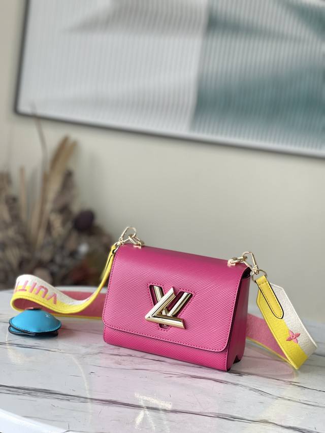 Top-Tier Original M20693 Rose Red This Twist Small Handbag Bursts With Dynamic E