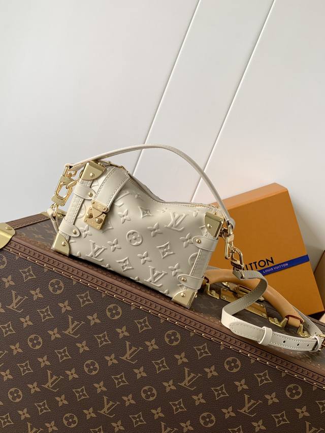 Top-Grade Genuine Leather, M14571 Chip This Side Trunk Medium-Sized Handbag From