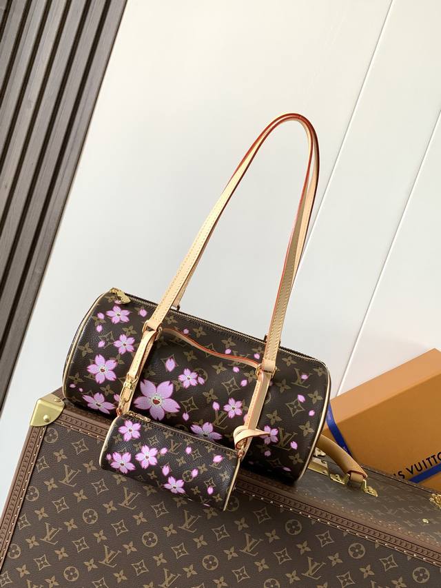 Top-Tier Authentic Piece, With A M13097 Code Chip. This Papillon Handbag Feature