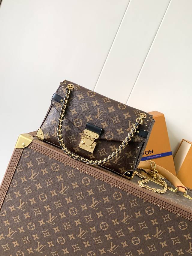 Top-Quality Original Design, With A M14526 Chip. The Trunkie Handbag Combines Mo
