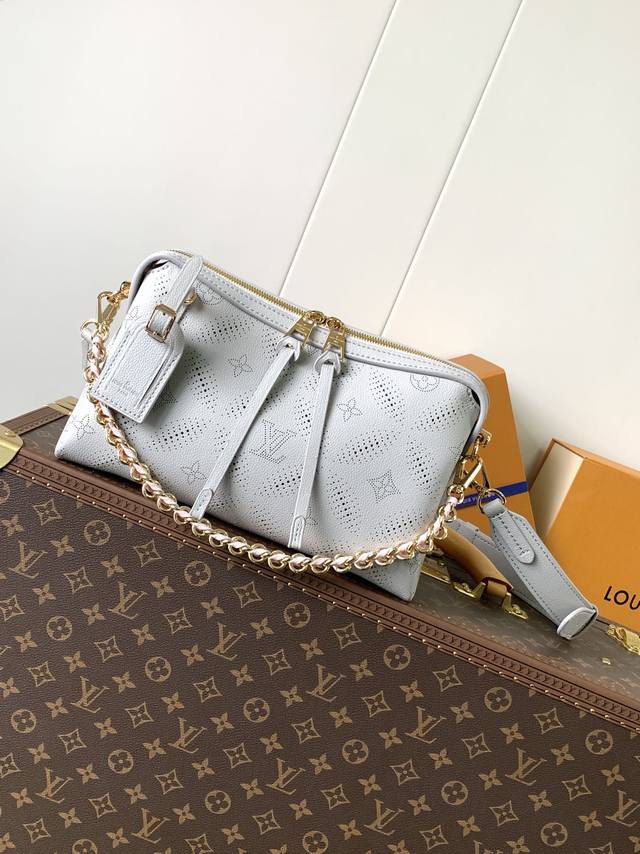Premium Leather, Color-Changing Chip M13157 This Hand It All Small Handbag Featu