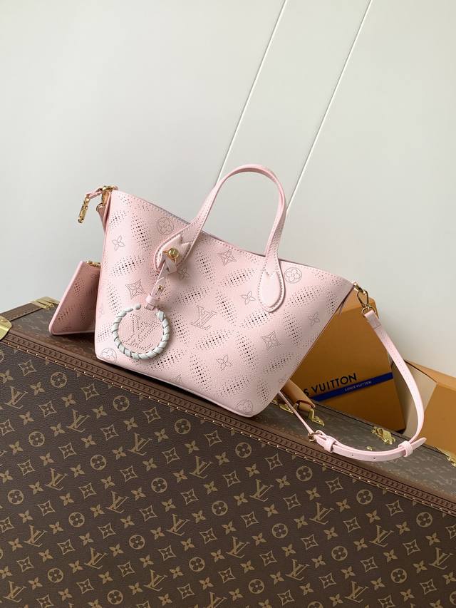 Top-Grade Genuine Leather, M13839 Chip. The Blossom Small Handbag Is Launched In