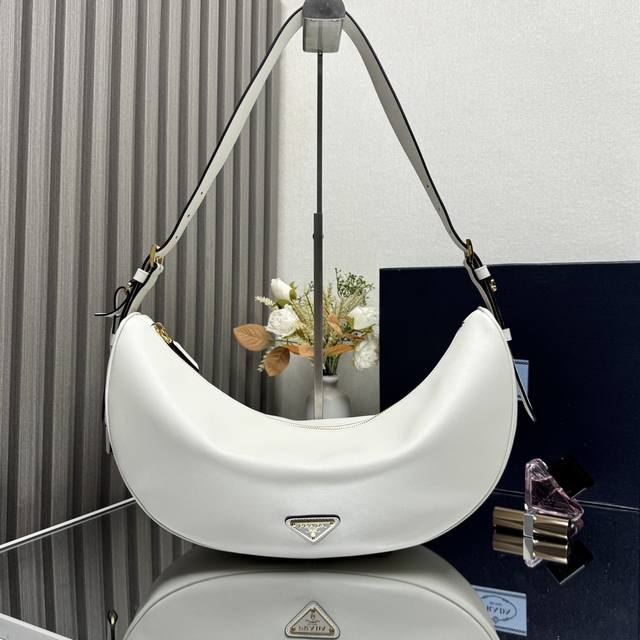 Top-Quality Genuine Leather, New Arrival 1Bc255 Underarm Bag This Leather Handba
