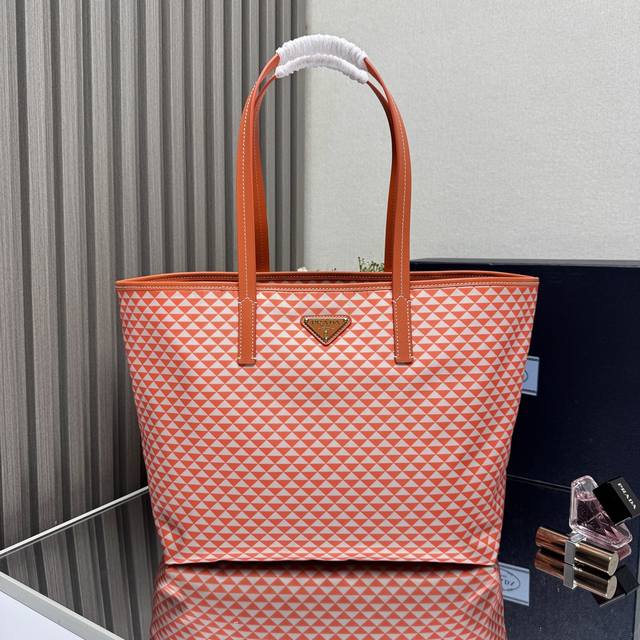 Top-Quality Original Design New Model Tote Bag 1Bd552 This New Tessuto Triangulu