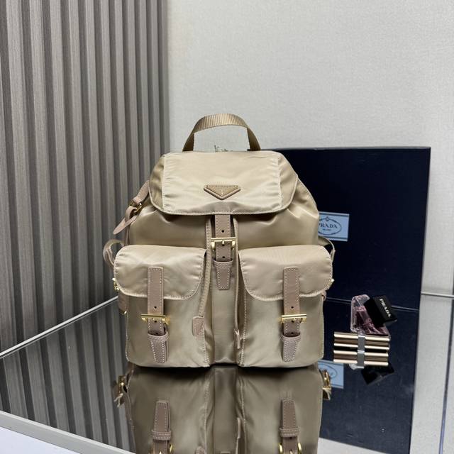 Top-Quality Original Design, Gold-Tone Hardware Classic Backpack 1Bz677 This Pra