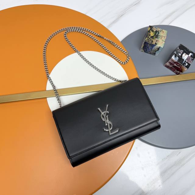 Black Plain Silver Y's Most Classic Style, The Kate Chain Crossbody Bag! A Must-