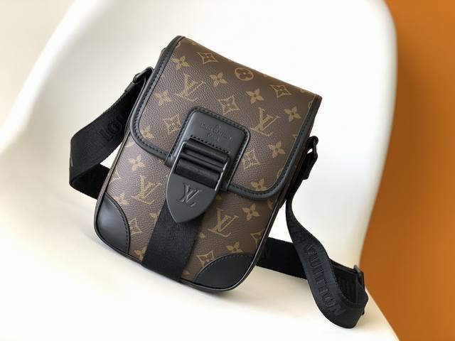 Top-Quality Original M46442 Vintage This Archy Small Messenger Bag Is Crafted Fr