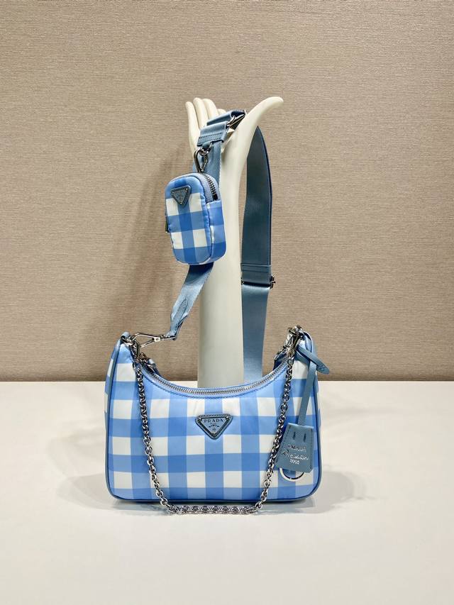 Checkered Pattern Three-In-One 1Bh 204 This Three-In-One 2005 Handbag Features A