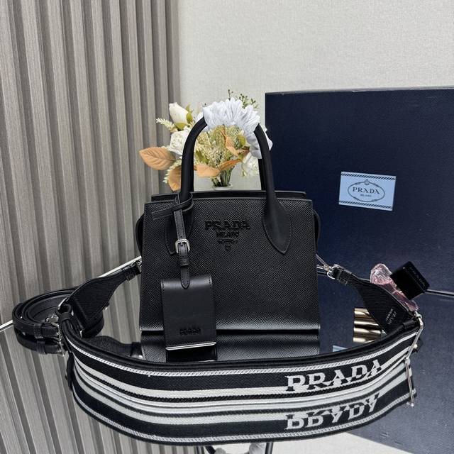 Top-Quality Original Fabric, Newly Woven Double Shoulder Straps. The Latest Mode