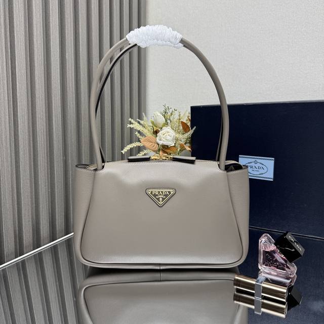 Top-Quality Genuine Leather, New Style 1Ba444 Shoulder Bag Now Available! This S