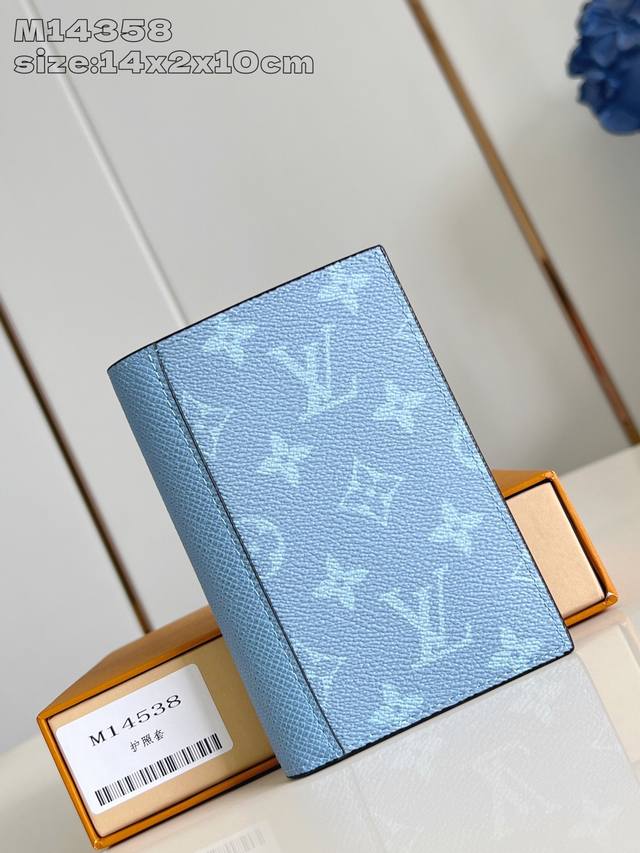 Factory Price P Top-Grade Original M14358 This Passport Cover Is Crafted From Pr