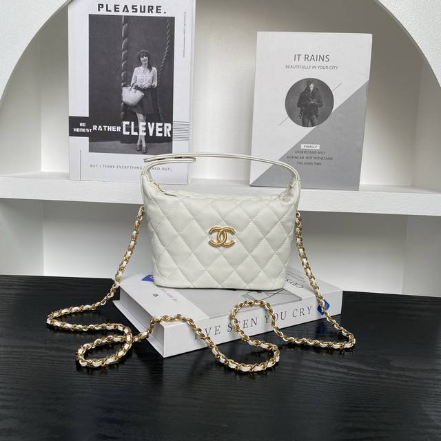 Chane125P Handheld Lunch Box Bag A P5830 Calfskin And Metal Chain Design Style,