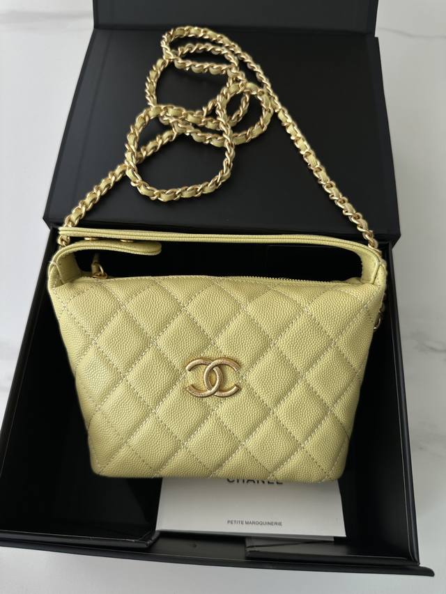 Brand: Chanel Model: As4386 Description: Authentic Quality, Classic Design, At T
