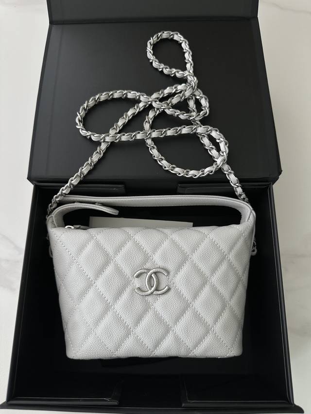 Brand: Chanel Model: As4386 Description: Authentic Quality, Classic Design, At T