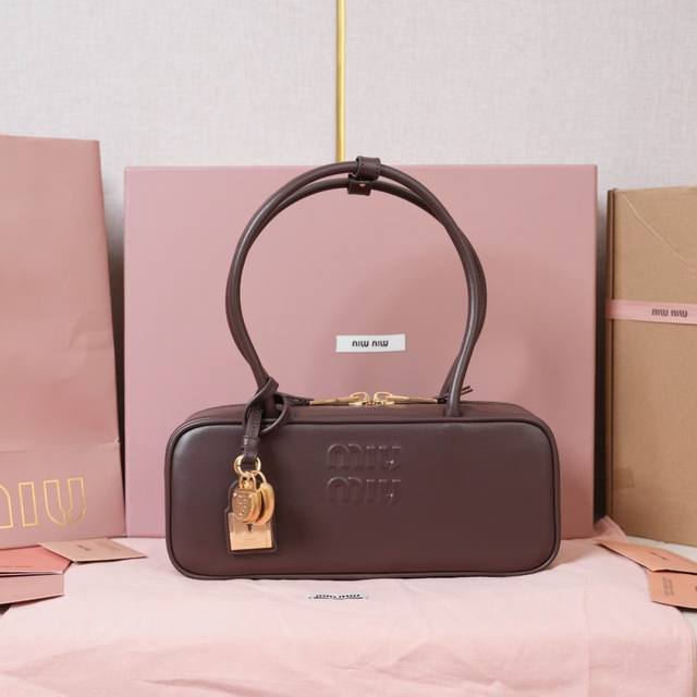 5Bb173: Miu's New Size With Long Handles, Made From Ultra-Soft Calf Leather, Pai