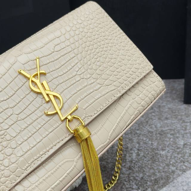 Ysl Saint Laurent Slp Fashion Blogger Chiara Ferragni, Same As Celebrities' Meta