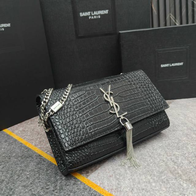 Ysl Saint Laurent Slp Fashion Influencer Chiara Ferragni's Same-Style Metal Logo