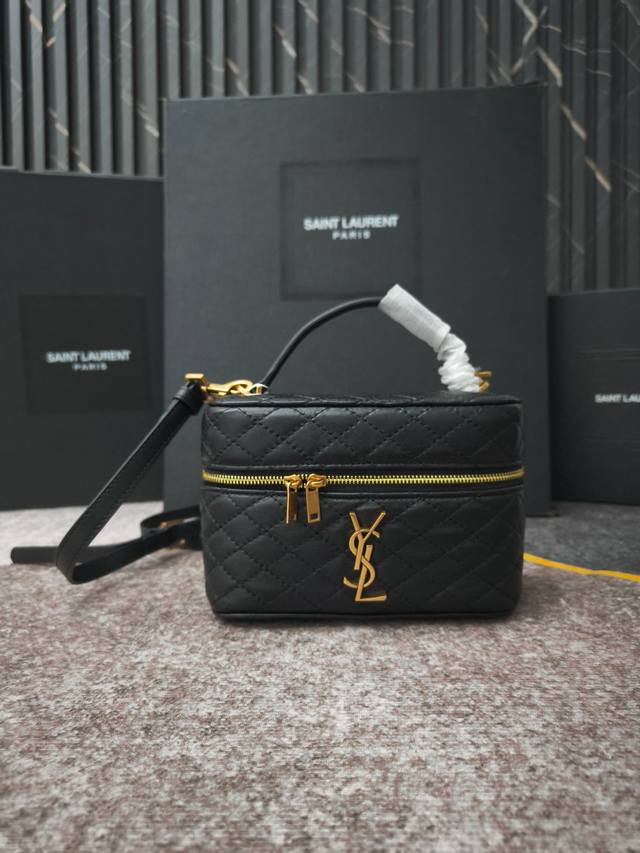 The Little Gaby With A Sheepskin-Like Texture, Also The Same Style As Rose, Spac