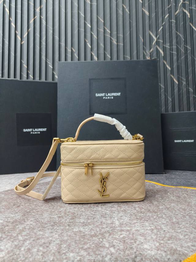 The Little Gaby With A Sheepskin-Like Texture, Also Available In The Rose Style,