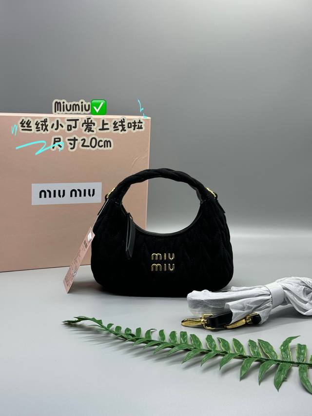 With Box Miu Miu Velvet Mini Bag Full Of Personality, Versatile In Style, With A