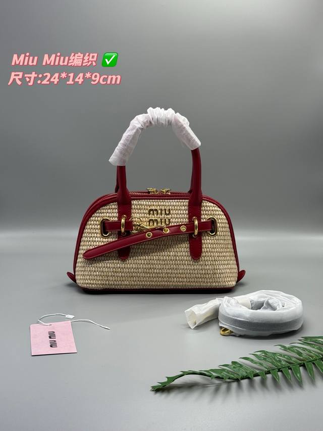 Miu Miu Woven Bag Looks Great Any Way You Wear It Super Spacious Dimensions: 24*