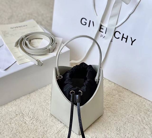 Top-Tier Authentic Single Piece French Givenchy Latest Cutout Small Bucket Bag,