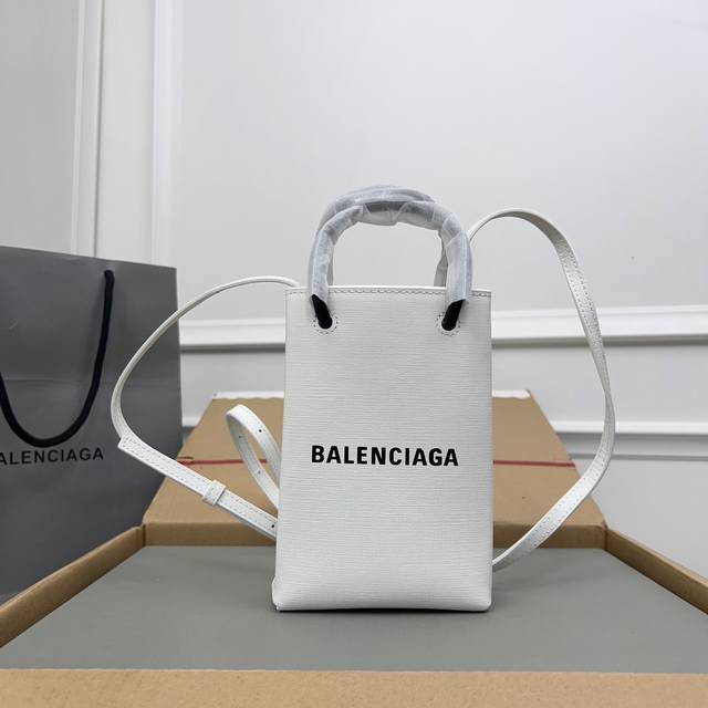 Exclusive Background Actual Product Photos White Tbalenciag