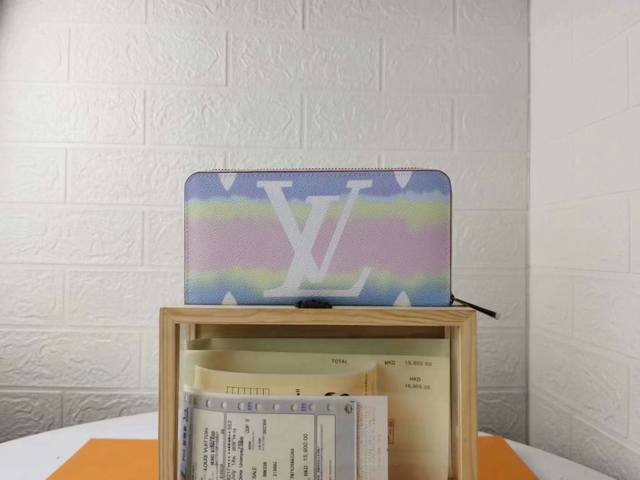 M69110 Lv Escale Zippy Wallet The Louis Vuitton Classic Zippy Wallet Gets A Fres