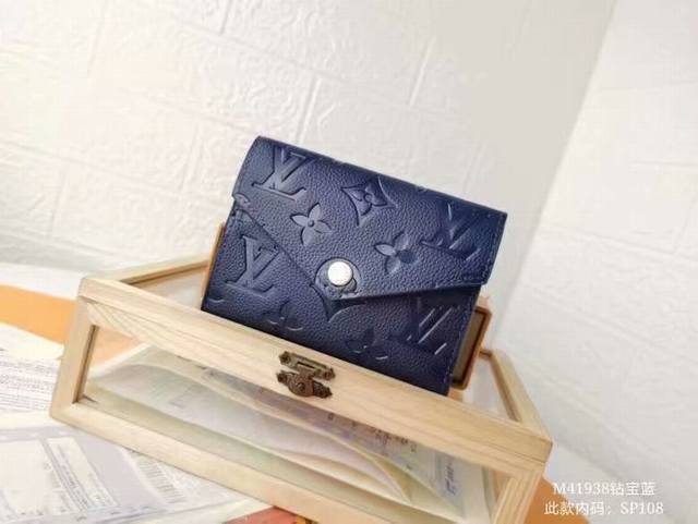 Actual Product Photography, Own Background. M41938 Diamond-Embossed Leather Wall