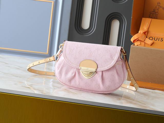 Upgraded From The Original M13347 M46829 This Sunset Handbag Features A Refined