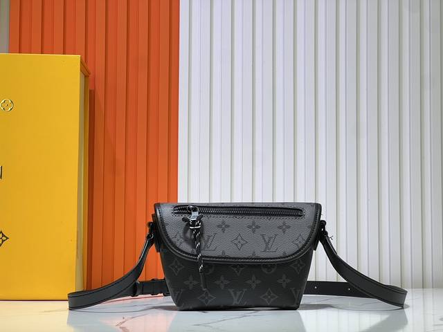 Official Website's Latest Model M12806 M12636 This Pulse Mini Handbag Is Crafted