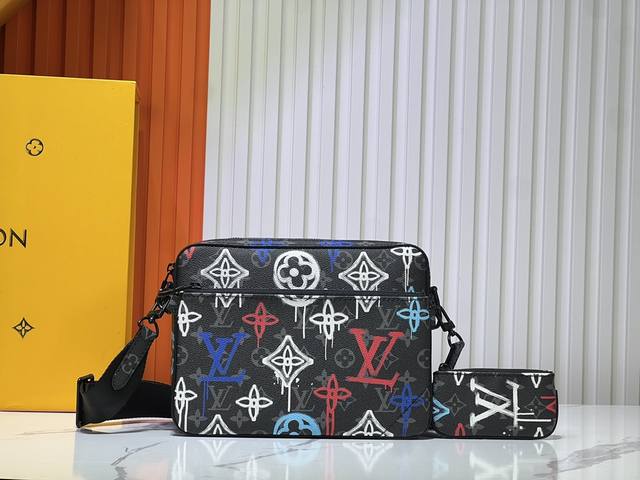M57840 M30848 M50068 M20665 M69443 M45320 The New Trio Messenger Bag Is Crafted