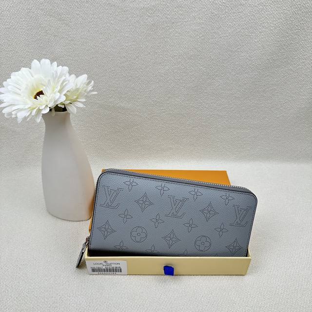 M61867 This Practical Monogram Canvas Wallet Features A Zipper Closure And Can H