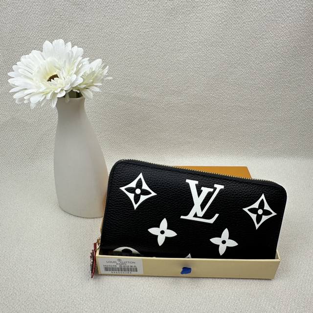 M69698 Crafty Accessories, Leather Goods, And Ready-To-Wear Collection Introduce
