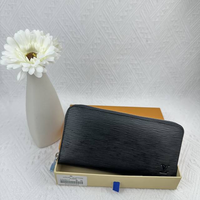 Classic Single Zipper 60017 This Practical Monogram Canvas Wallet Features A Zip