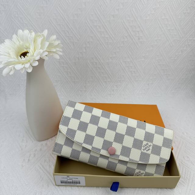 Top-Quality Original M60136 The Emilie Wallet Combines Practical Functionality W