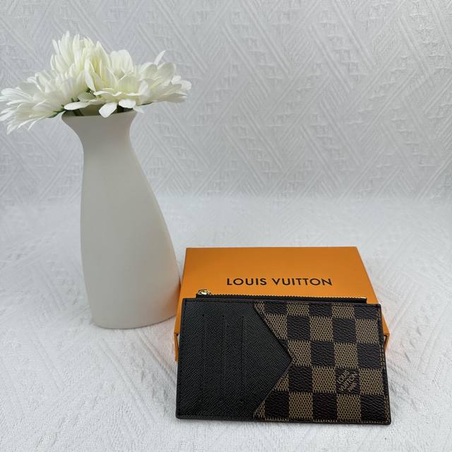 Top-Tier Original M64038 This Canvas-Crafted Coin Card Holder Is A Secure Option