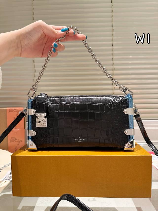 Top-Quality Genuine Leather. Liu Yifei's Same Style Slim Trunk Handbag In A New