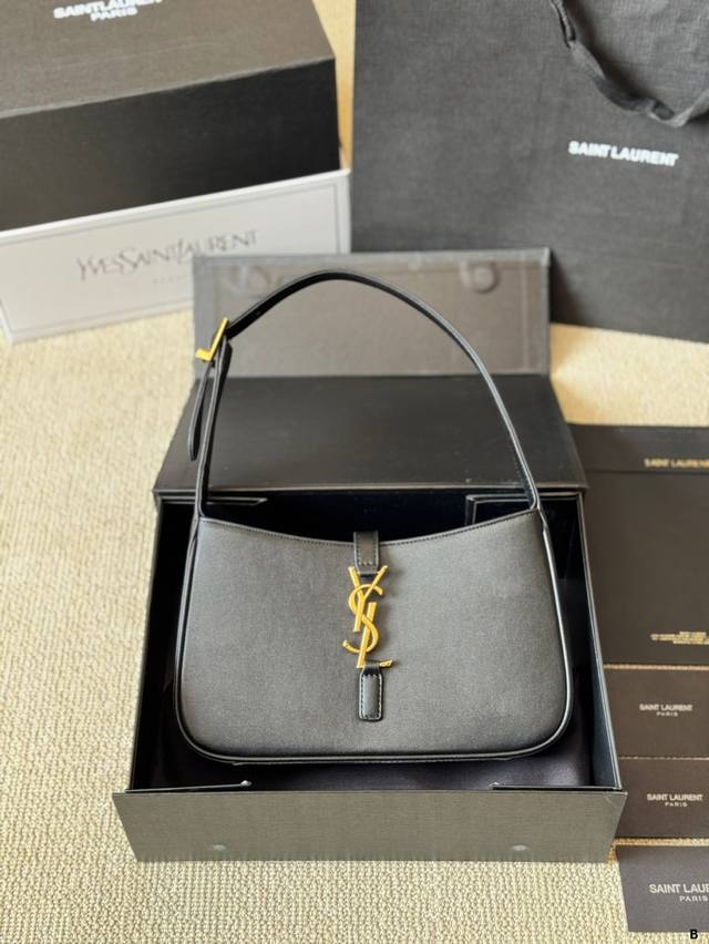 Ysl Hobo 5A7 Underarm Bag Ysl Has Released A New Size For This Hobo Bag. It's A