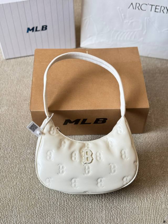 Size: 25.13 Cm Mlb Underarm Bag A Beautiful And Stylish Underarm Bag! Mlb Is Per